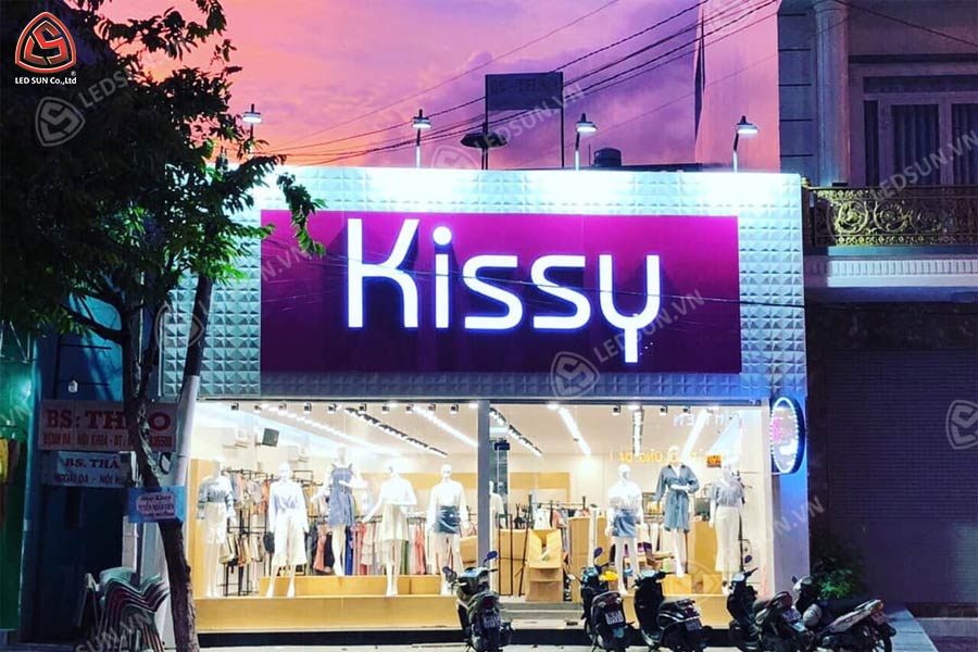 bảng hiệu shop quần áo