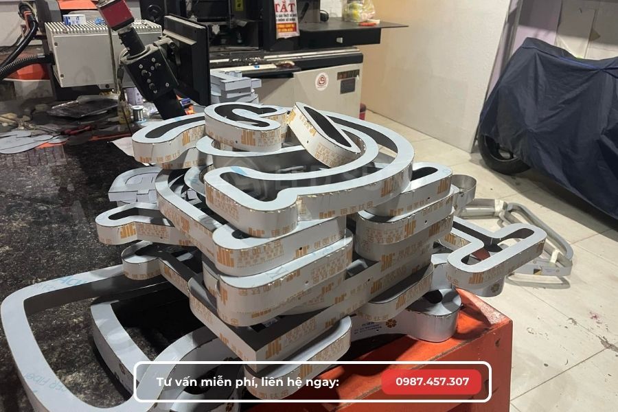 gia công chữ inox quận 3