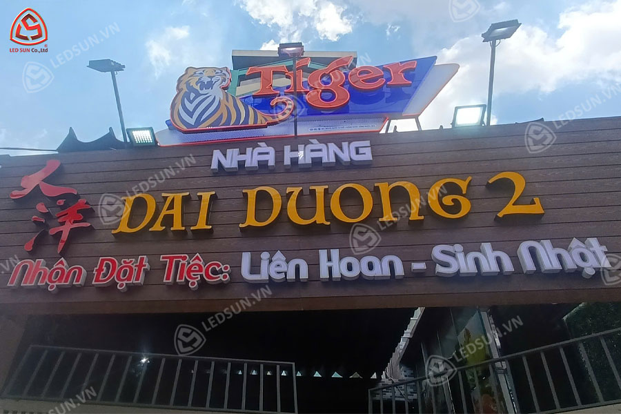 bảng hiệu nhà hàng