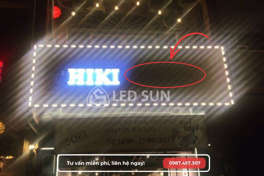 Bảng hiệu đèn LED lỗi chiếu sáng, cần sửa chữa bảng hiệu đèn LED.
