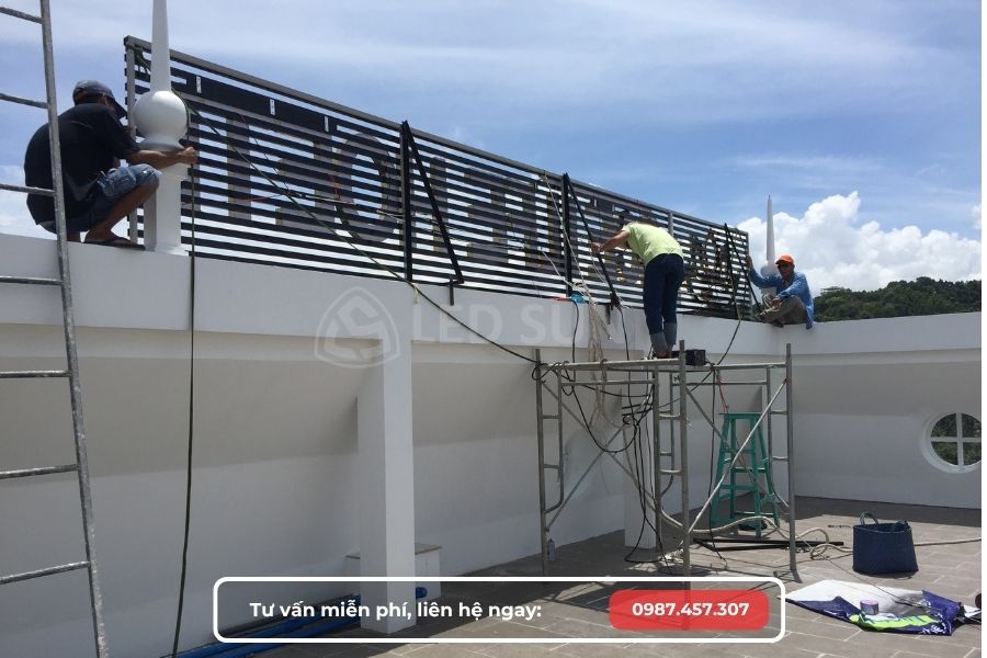 Thi công bảng hiệu khách sạn