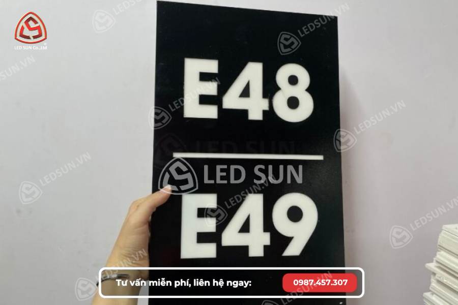 Làm Biển số nhà inox ép mica âm bản